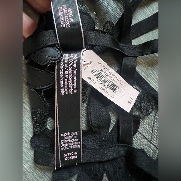 Victoria's Secret Unlined Floral Embroidered Cutout Lace Teddy Bodysuit S NWT! - Picture 11 of 11